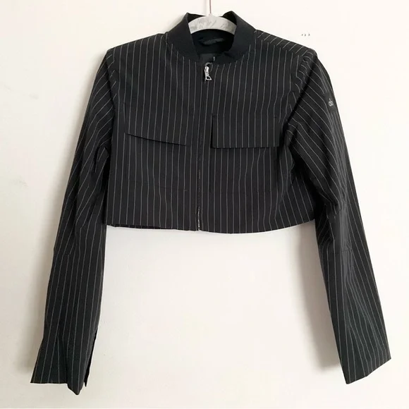Alo Yoga Cropped Pinstripe Main Character Full Zip Jacket Black/Titanium XS